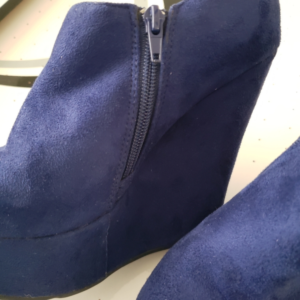 Shoes - Picture 6 of 7